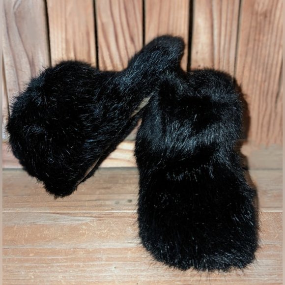 UGG Amary Black Faux Fur Slipper Bootie Size 6 - Picture 5 of 9
